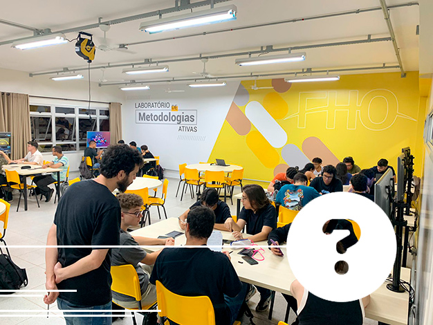 Turma de alunos no Laboratório de Metodologias Ativas